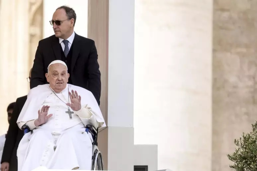 Caixão aberto e veste vermelha: como será o funeral do papa Francisco