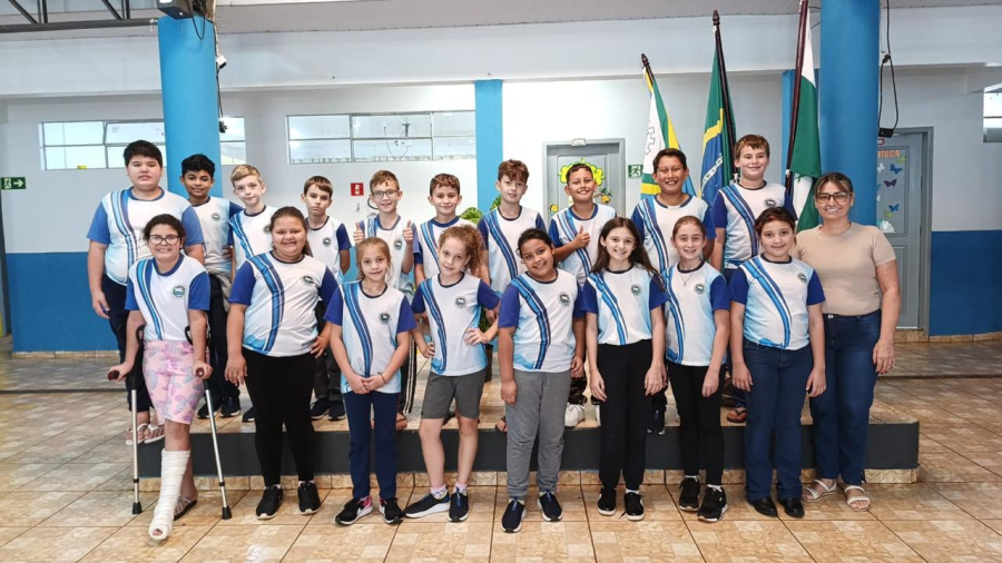 Alunos da Escola Dona Leopoldina criam lenda inspirada no dinossauro do Parque Aquático