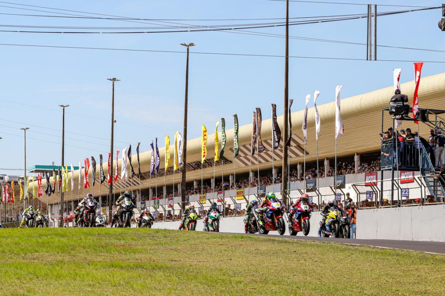 MOTO1000GP reúne 18 mil pessoas no fim de semana de velocidade em Cascavel